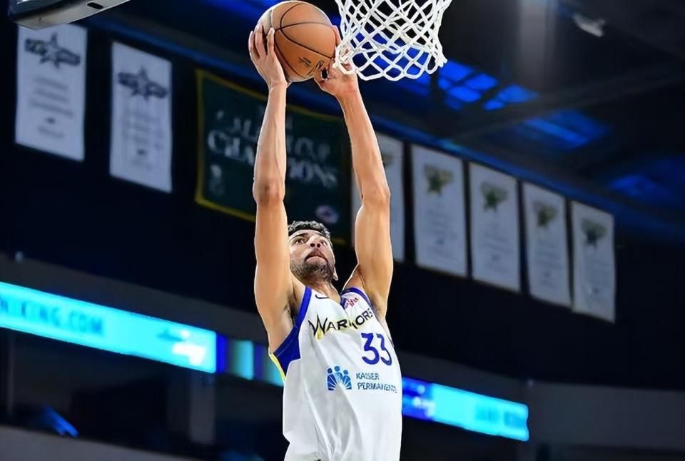 bob官网-发展联盟赛场表现平淡，勇士双向合同锋线能否守住这份合同呢？