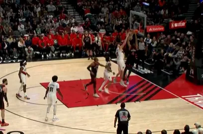 bob官网-巴恩斯顶着克林根双手暴扣得手,猛龙末节开局领先开拓者6分